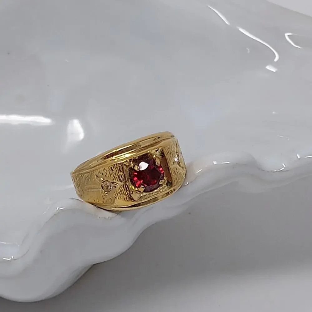 Men's Ring Sz 10.25 Gold Tone Red Marked Lind G.E.P. UNTESTED